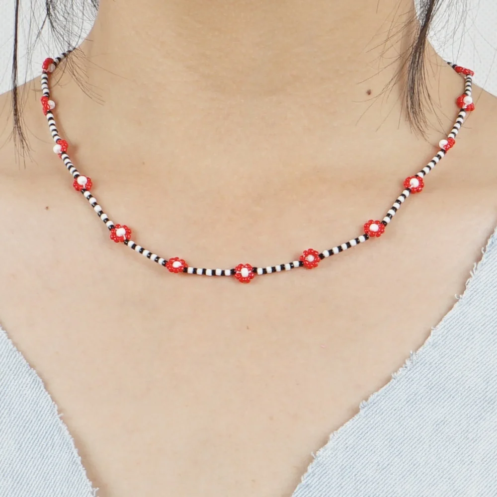 Mikovivi Collier De Perles Marguerite Ras Du Cou - 5 Fleurs De Perles Délicat, Tendance D'Été En Or - Bijoux Cadeau Pour Femme