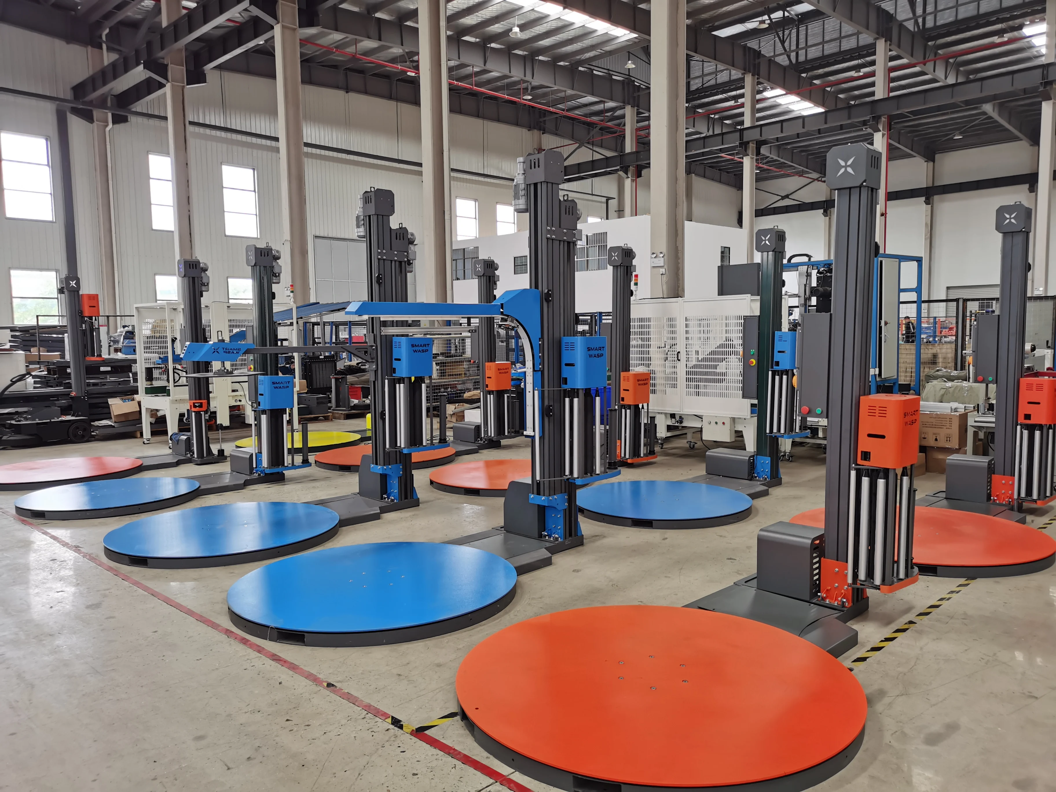 Máy quấn pallet thực phẩm và đồ uống tự động hoàn toàn năng suất cao kiểu vòng đòn bẩy với các bộ phận lõi bánh răng