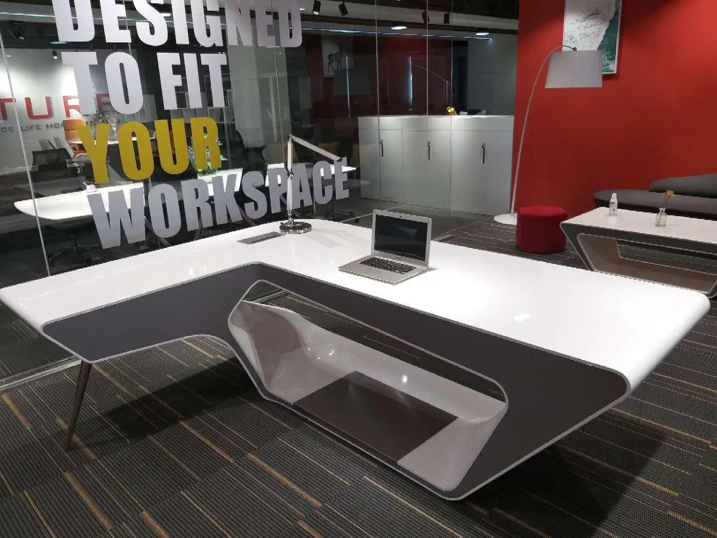 Luxury Office Furniture High-Gloss Executive MDF Wood Desk for CEO Boss Senior Managers Contemporary Style for Home Villa
