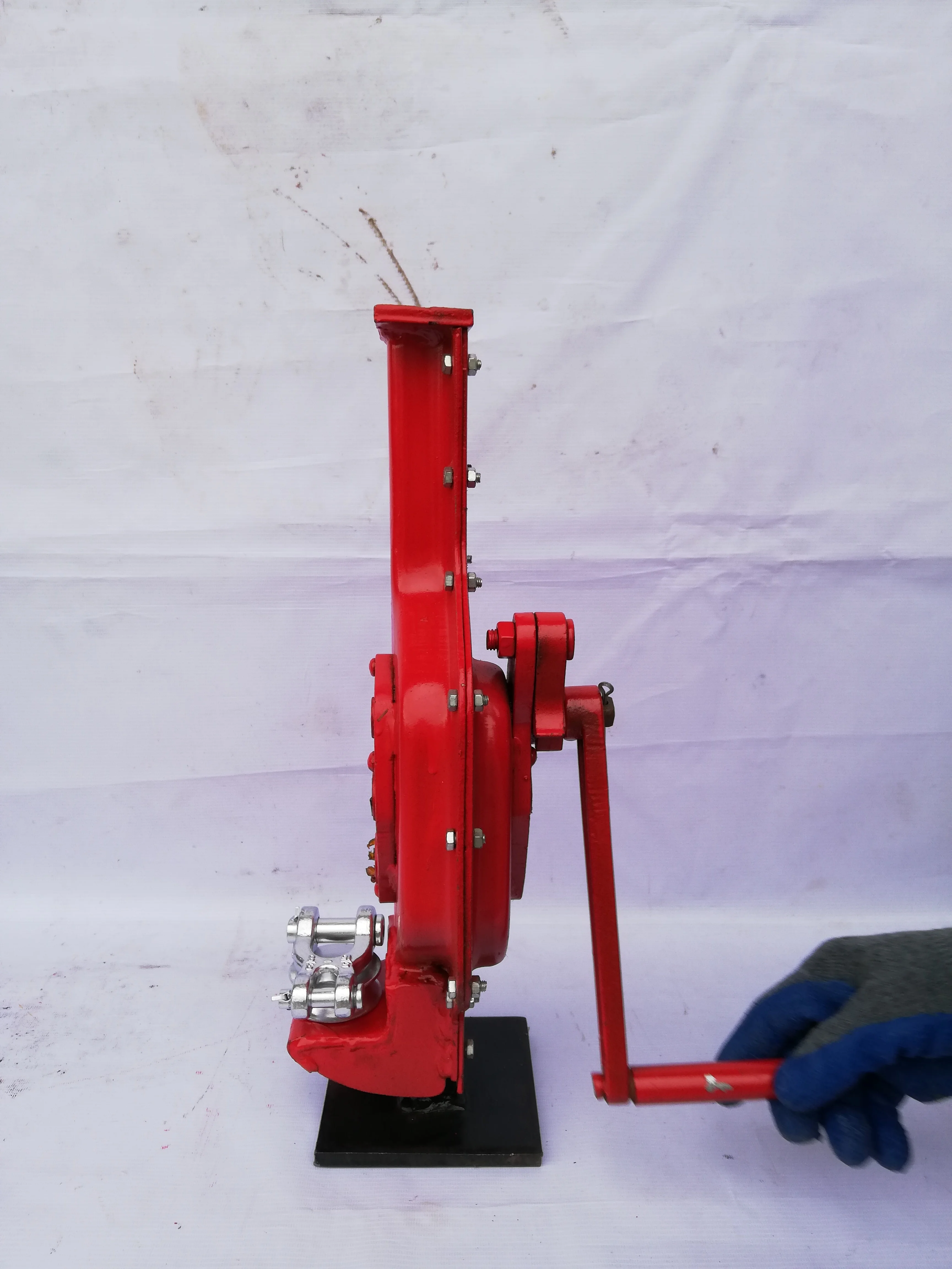Механический винтовой домкрат от 1 до 20 тонн