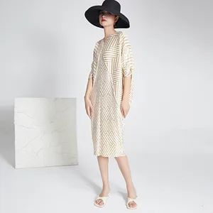 Knee-Length Dolman Sleeve Pleated Design Dress European Fashion Elastic Loose Ladies Casual Style Elegant Dress