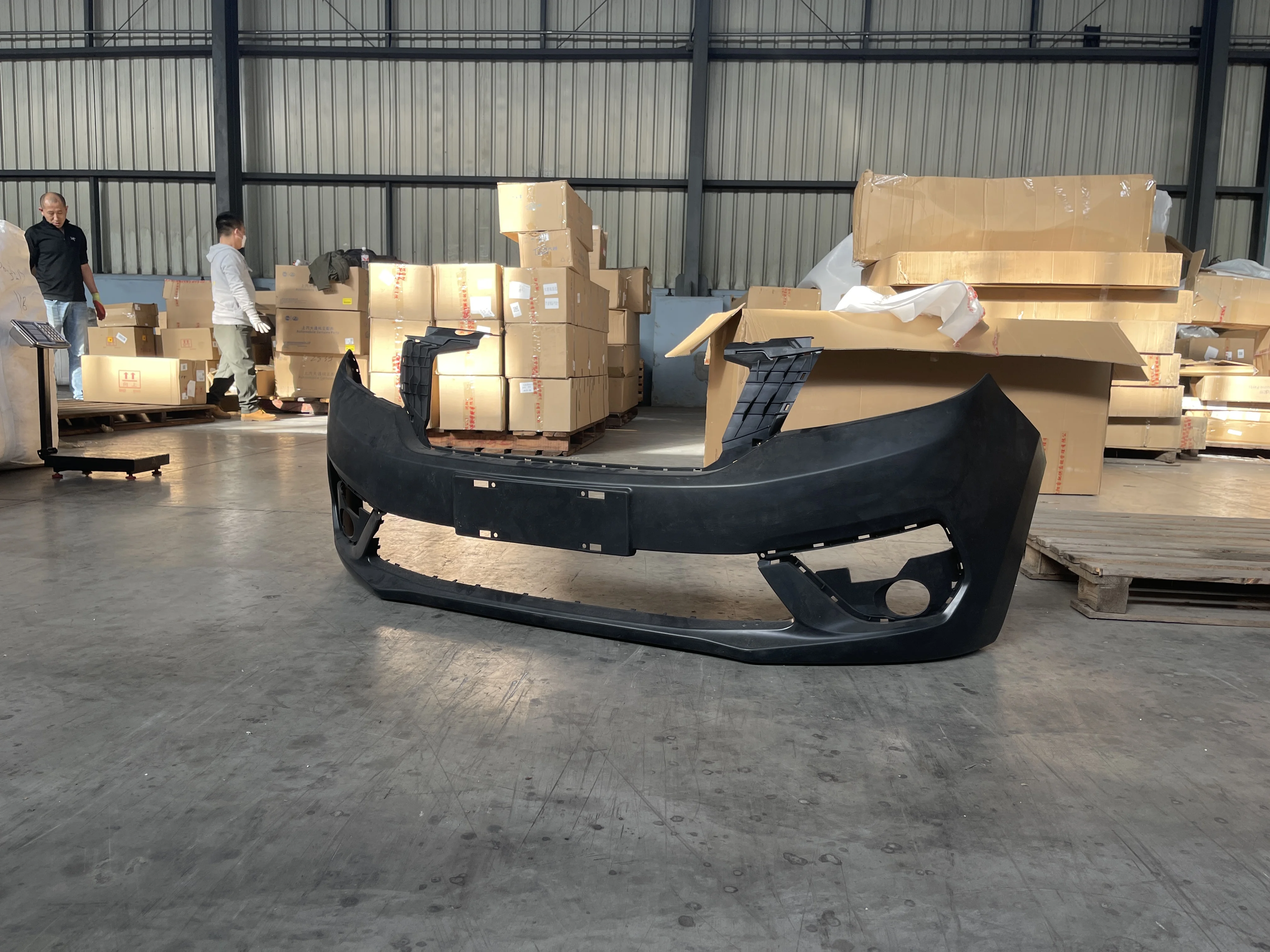 #C00044806 Wholesale Car Front Bumper for SAIC MAXUS |  Spare Parts| Genuine Quality Original Auto Body Parts for MAXUS manufacture