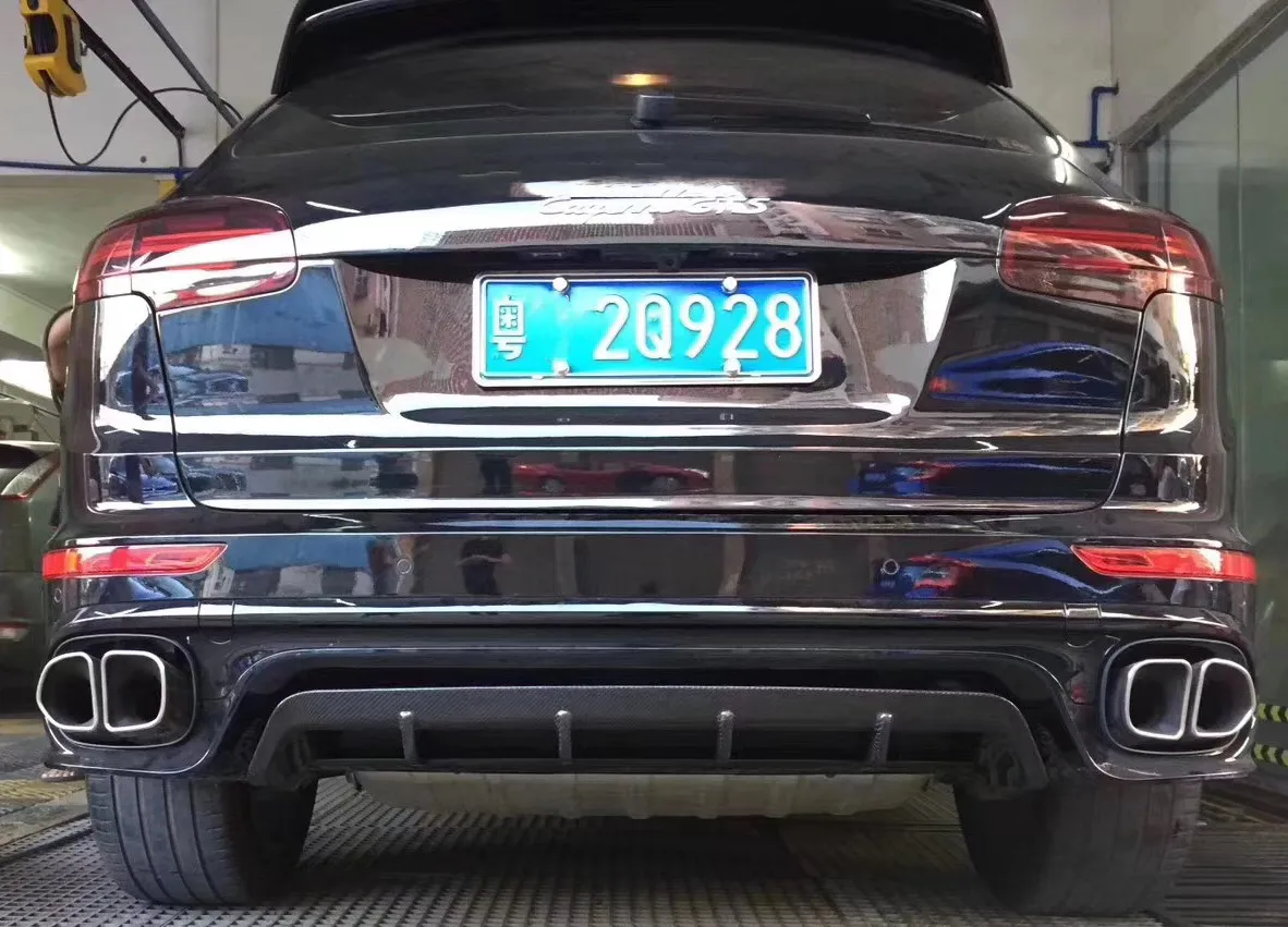 High Quality Car Diffuser Suitable for Porsche Cayenne 958 GTS Carbon Fiber Top Wing Rear Diffusers