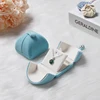 Caja pequeña azul para colgante.