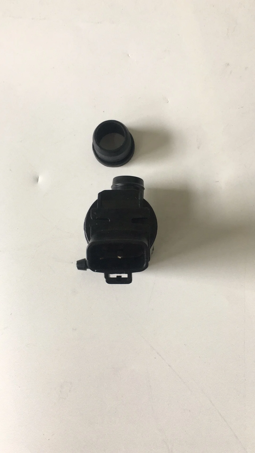 Windshield Washer Pump 85330-10280 Fit for Celica RAV4 T100 Windshield Washer Pump 85330-10280 Fit for Celica RAV4 T100