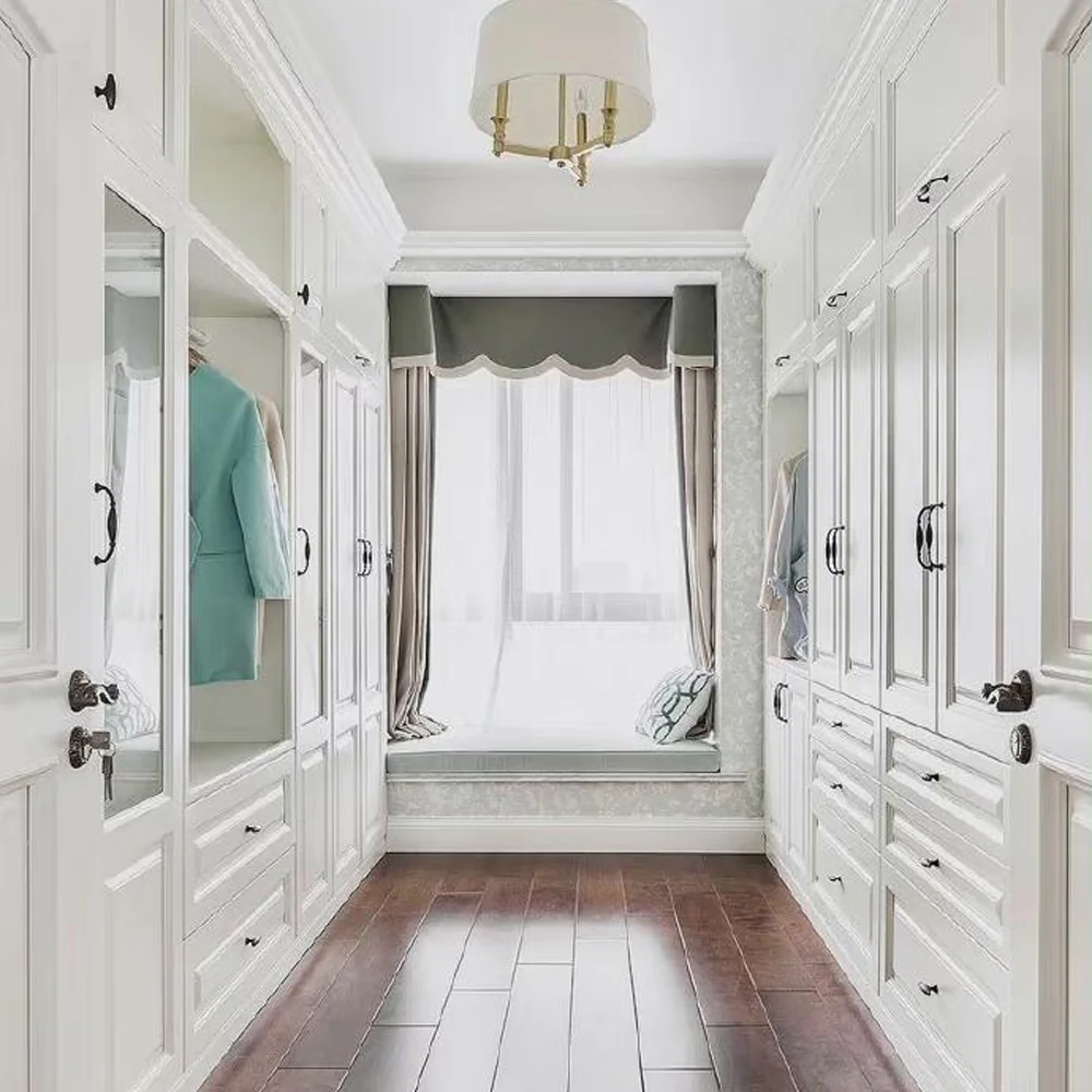 White windowless walk-in closet with tall cabinet in the middle Stock Photo  - Alamy