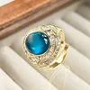 Anillo de cristal azul puntiagudo de tamaño ajustable