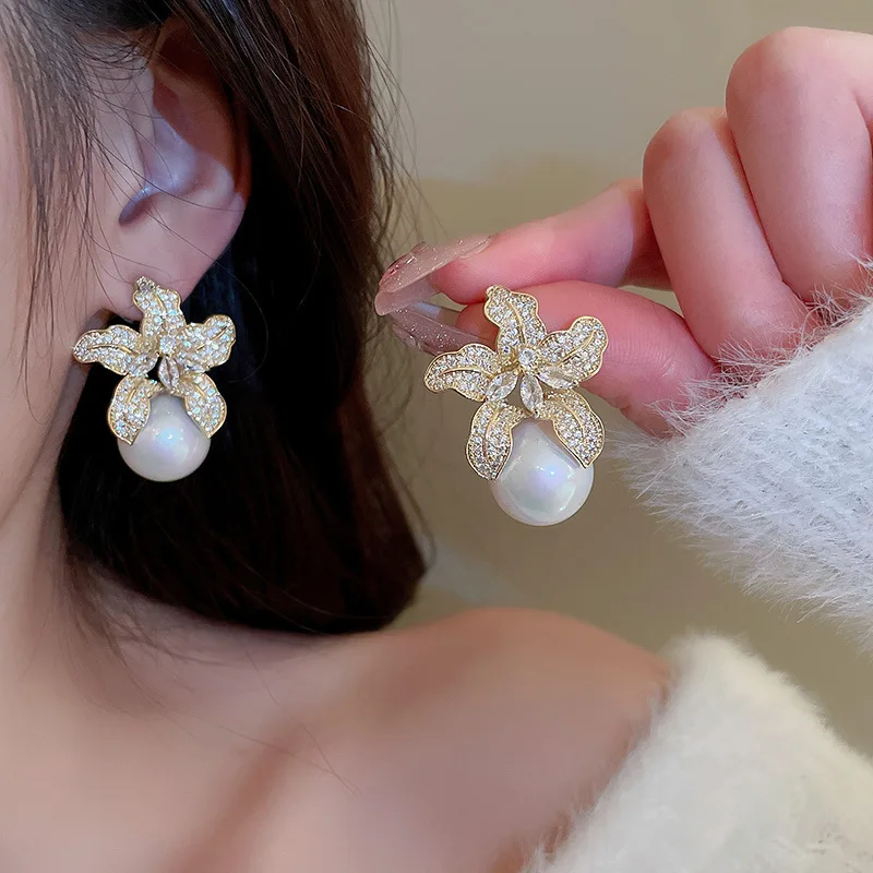 Real Gold Electroplating Silver Needle Zircon Flowers Leaves Pearls Fashion  Light Luxurious Female Stud Earrings For Woman - Buy Real Gold  Electroplating Silver Needle Zircon Flowers Leaves Pearls Fashion Light  Luxurious Female