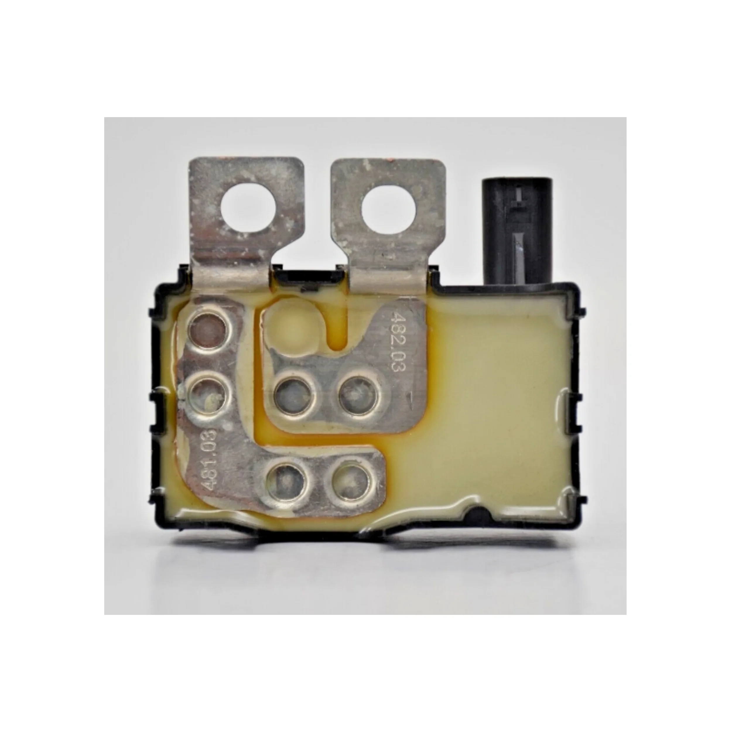 positive negative cigarette lighter adapter RoadPro RPPSAPS 12 Volt Clip-On Battery Platinum Series Cigarette Lighter  Adapter