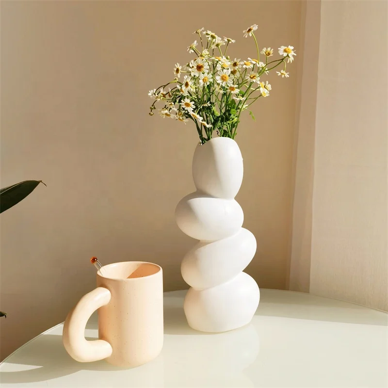 Nordic Ins Irregular Egg Shape Ceramic Flower Vase Abstract Art Matte Black and White Vase for Living Room Decoration