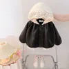 Cappello con decorazioni in pizzo Cappotto in pelle Nero