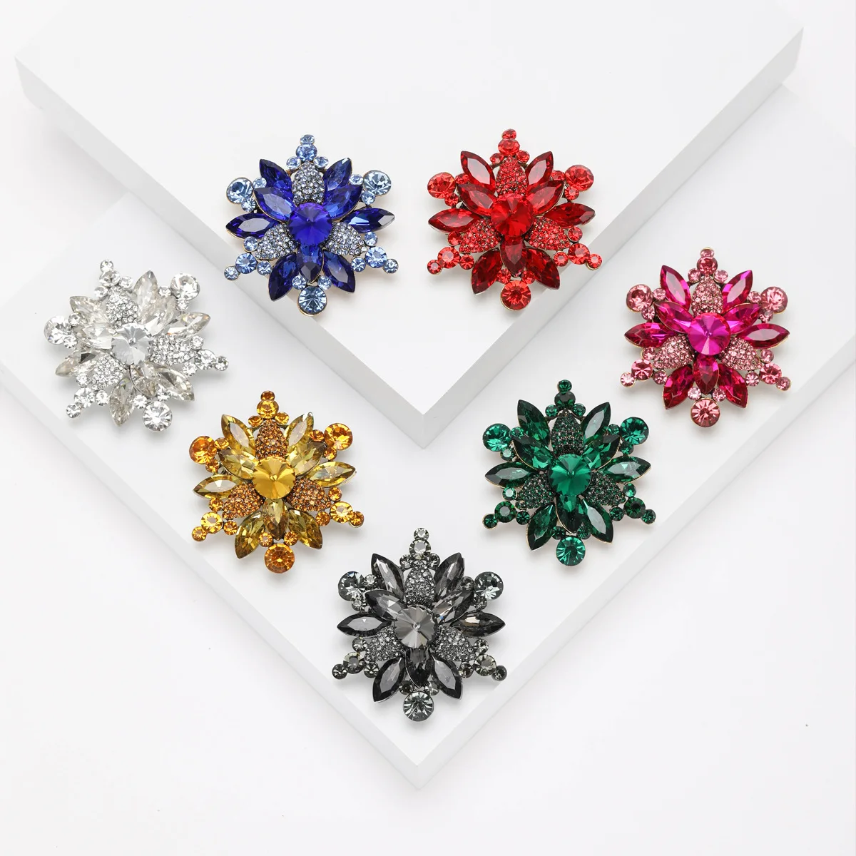 Spille Natalizie Fiocco di Neve, Spille Fiocco di Neve alla moda, Spille con catena e nappe in lega, Gioielli Natalizi Vintage per donne, Spille Dorate per donne Spille Natalizie Fiocco di Neve, Spille Fiocco di Neve alla moda, Spille con catena e nappe in lega, Gioielli Natalizi Vintage per donne, Spille Dorate per donne