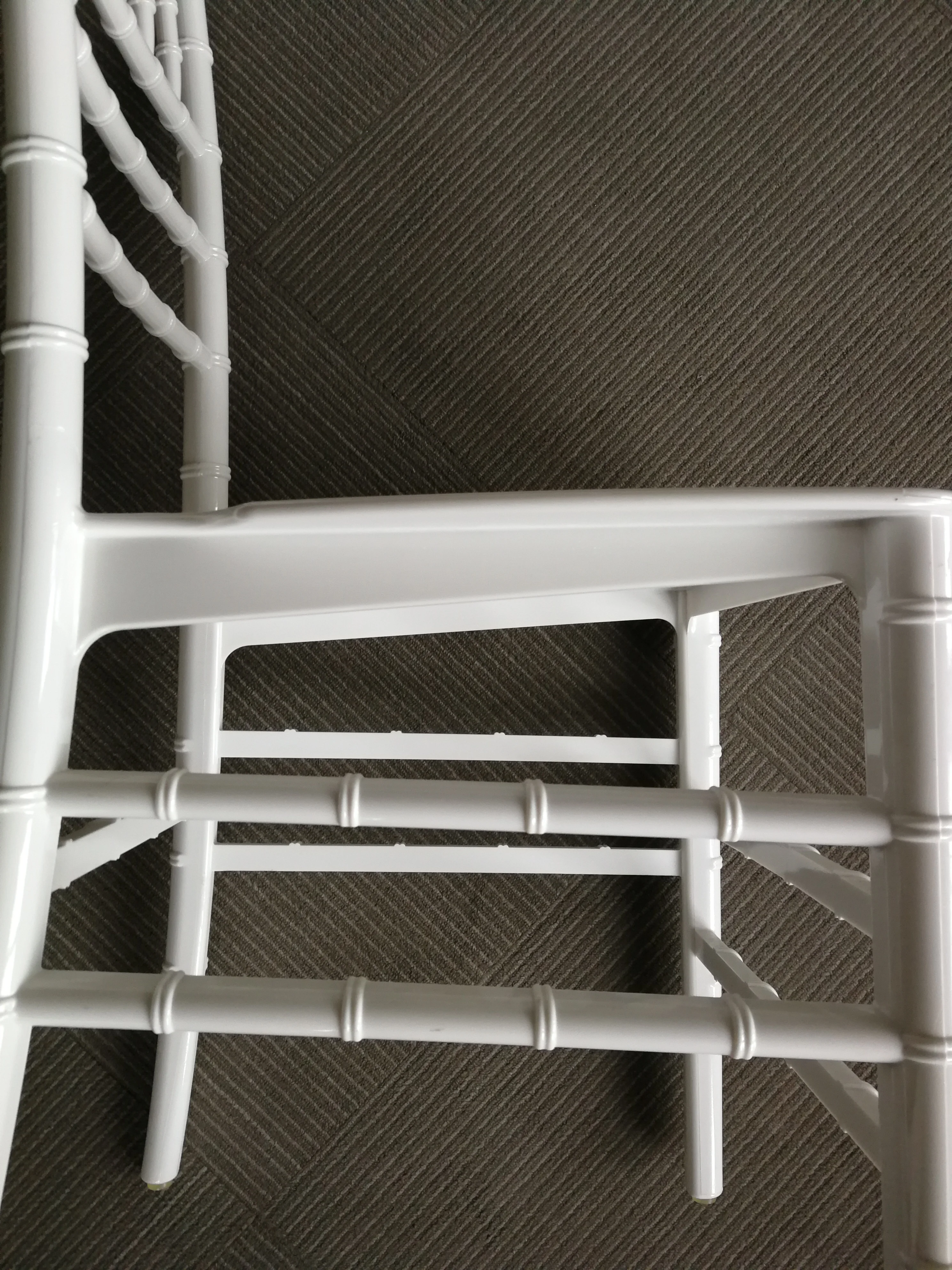 Лидер продаж цельный стул chiavari из белой смолы пластиковый
