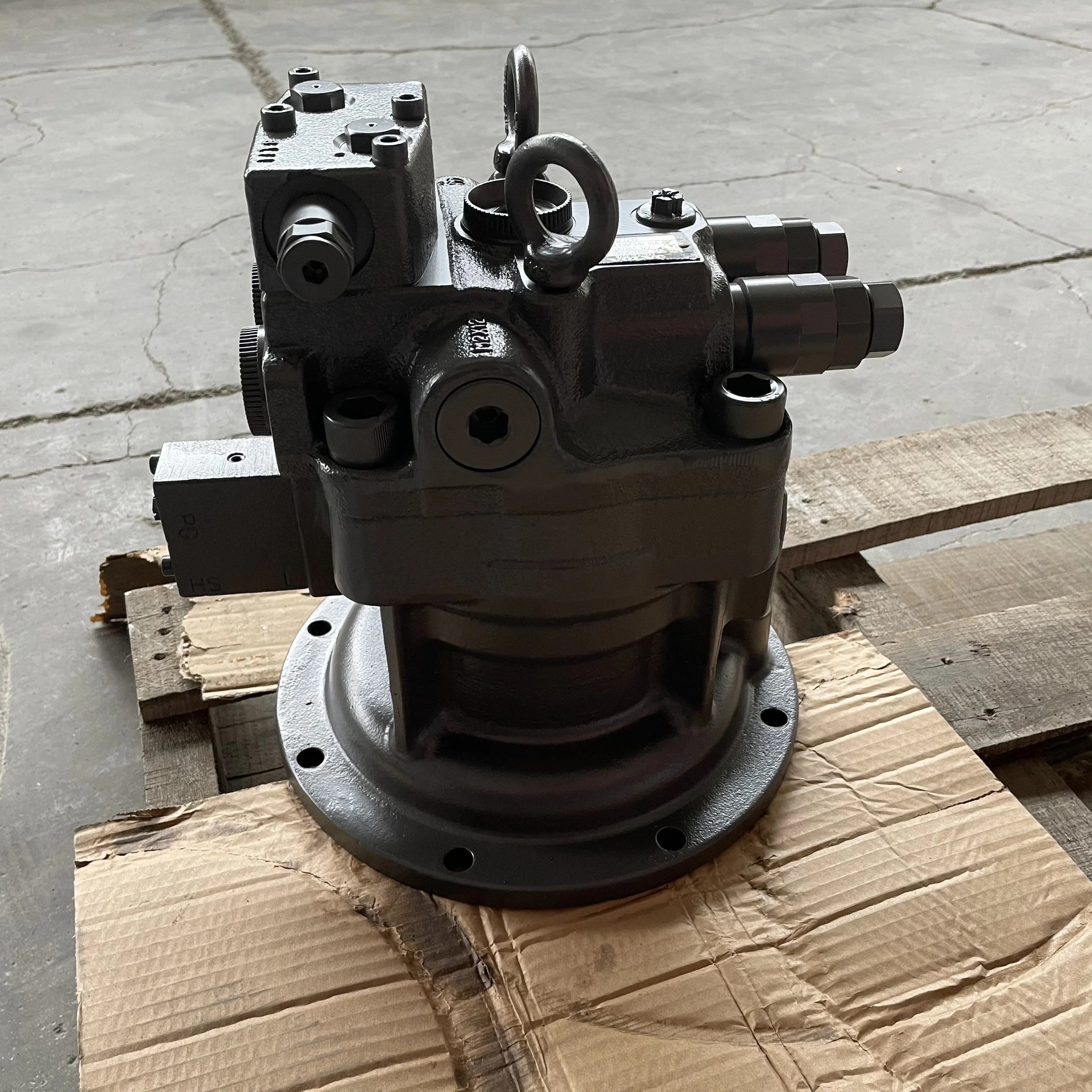 14673219 Excavator EC480D Swing Motor - Genuine M5X130CHB