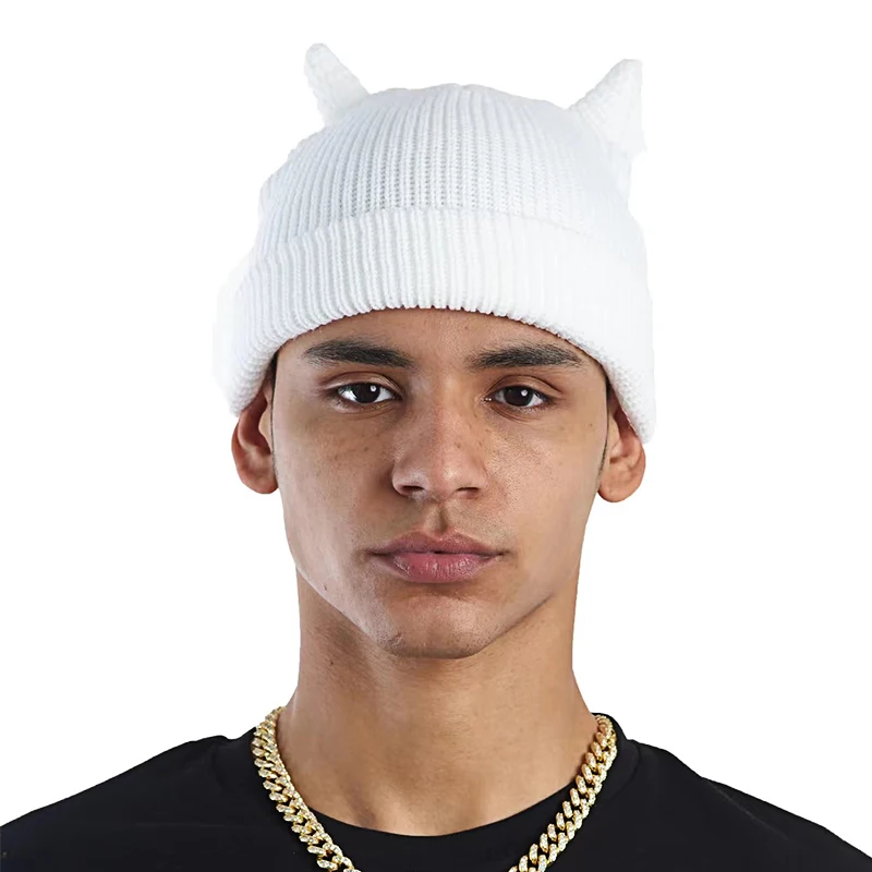 beanie with horns 7.jpg