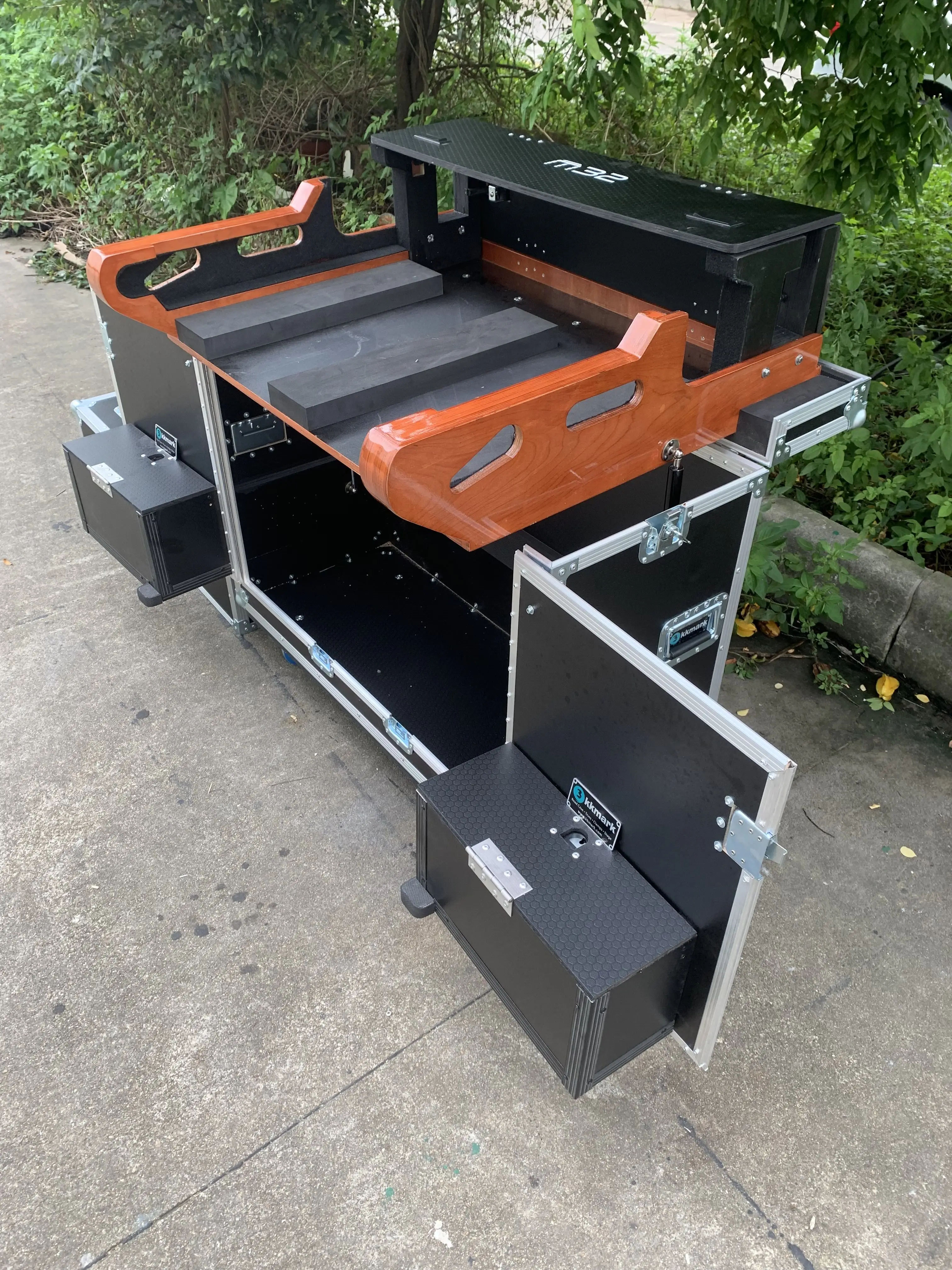 Flight Road Case for Behringer XENYX QX Cameras - Protect