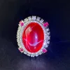 Bague lumineuse étoile à six branches en corindon rouge en or blanc