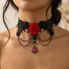Collana con fiore rosso
