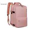 Magazzino di scarpe rosa in stile industriale