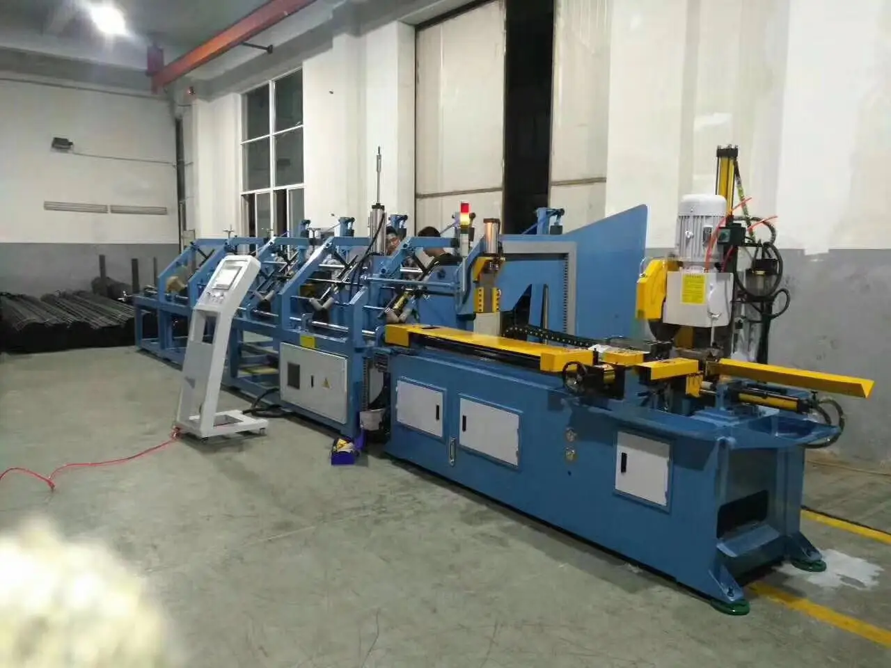 Automatic CNC Pipe Tube Cutting Machine with Automatic Feeding and Loading Square Oval L-profile Pipe Cutting Machine