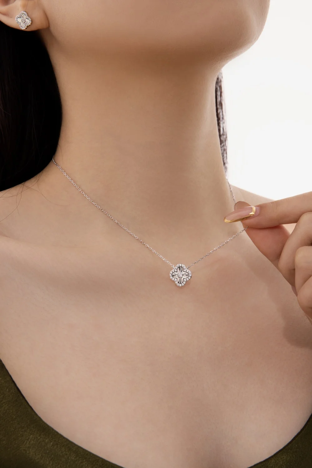 KAKODIY fashion jewelry boutique 925 Sterling Silver laser texture surface 5A zirconia four-leaf clover flower pendant necklace for women detail 4