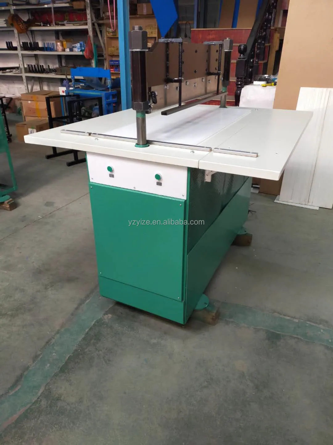 Textile Fabric Zigzag Sample Cutting Table Machine Manual Straight