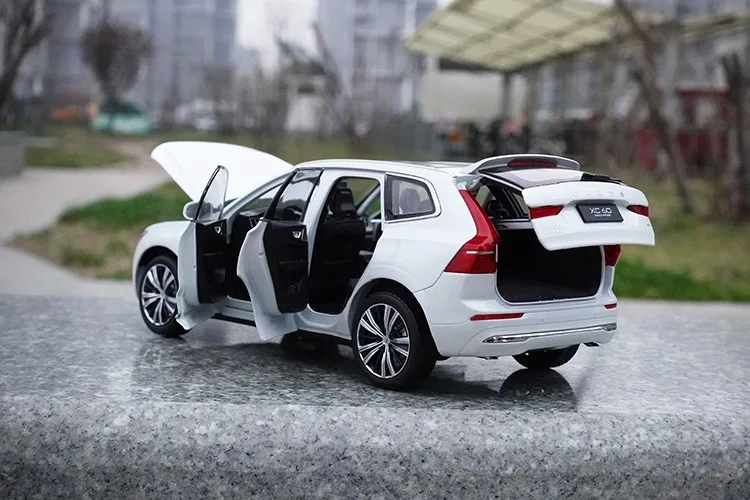 2022 Volvo XC60 SUV 1:18 Diecast Simulation Alloy Car Model Toy 