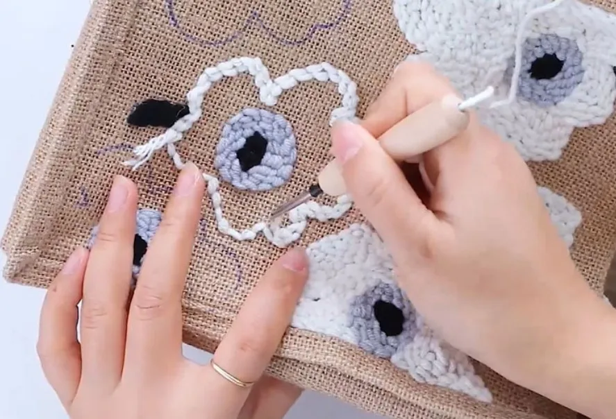 ラッチフックキット ラグ カラフルな花のDiyクラフトキット 森の風景 Diyラグ作りクラフト カラープリントキャンバス かぎ針編み  ラッチフックキット ラグ 雪山と花の木のラッチフックキット ファンタジー風景 DIY ラッチフックラグキット 初心者向けかぎ針編みキ ラッチ ... DIY ラッチフックキット ラグ 海辺の漁村の花風景 初心者向け ラッチフックラグキット DIY 針仕事 かぎ針編みラグキット ホー