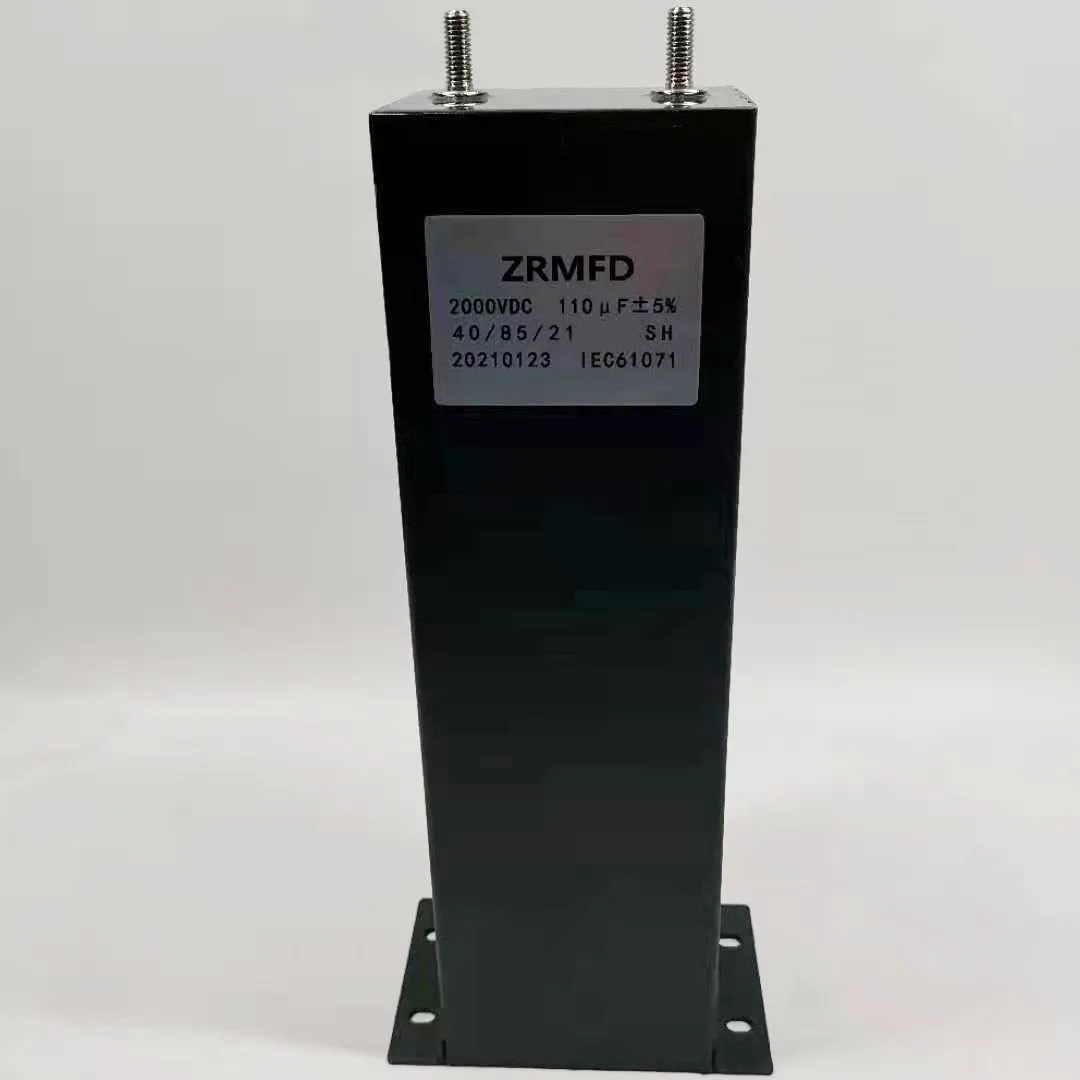 Plasma Capacitor in a Magnetic Field