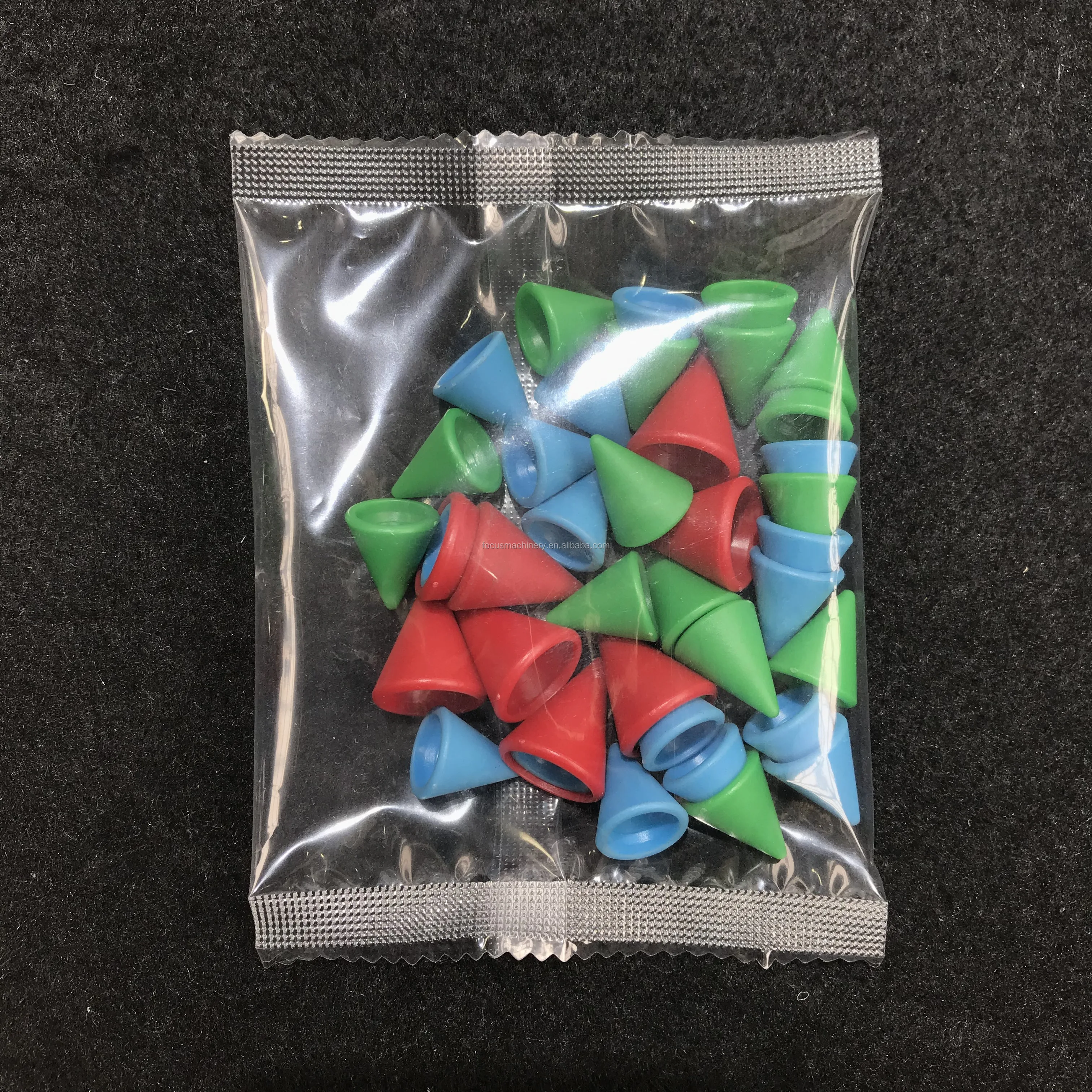 
 Упаковочная машина для пластиковых деталей для игрушек/упаковочная машина для подсчета костей/упаковочная машина для прилавка, небольшая фабричная модель  