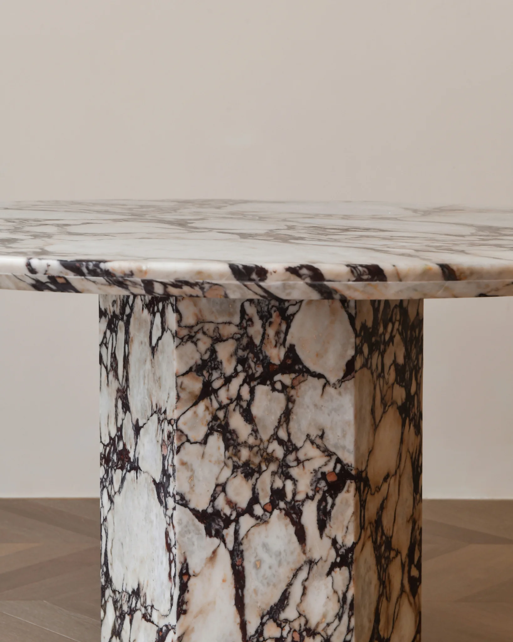 Modern Calacatta Viola Marble Dining Table 130CM Dia round Tabletop Hexagonal Base Honed Surface Finish for Villa Application