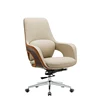 Silla de oficina gris con respaldo bajo.