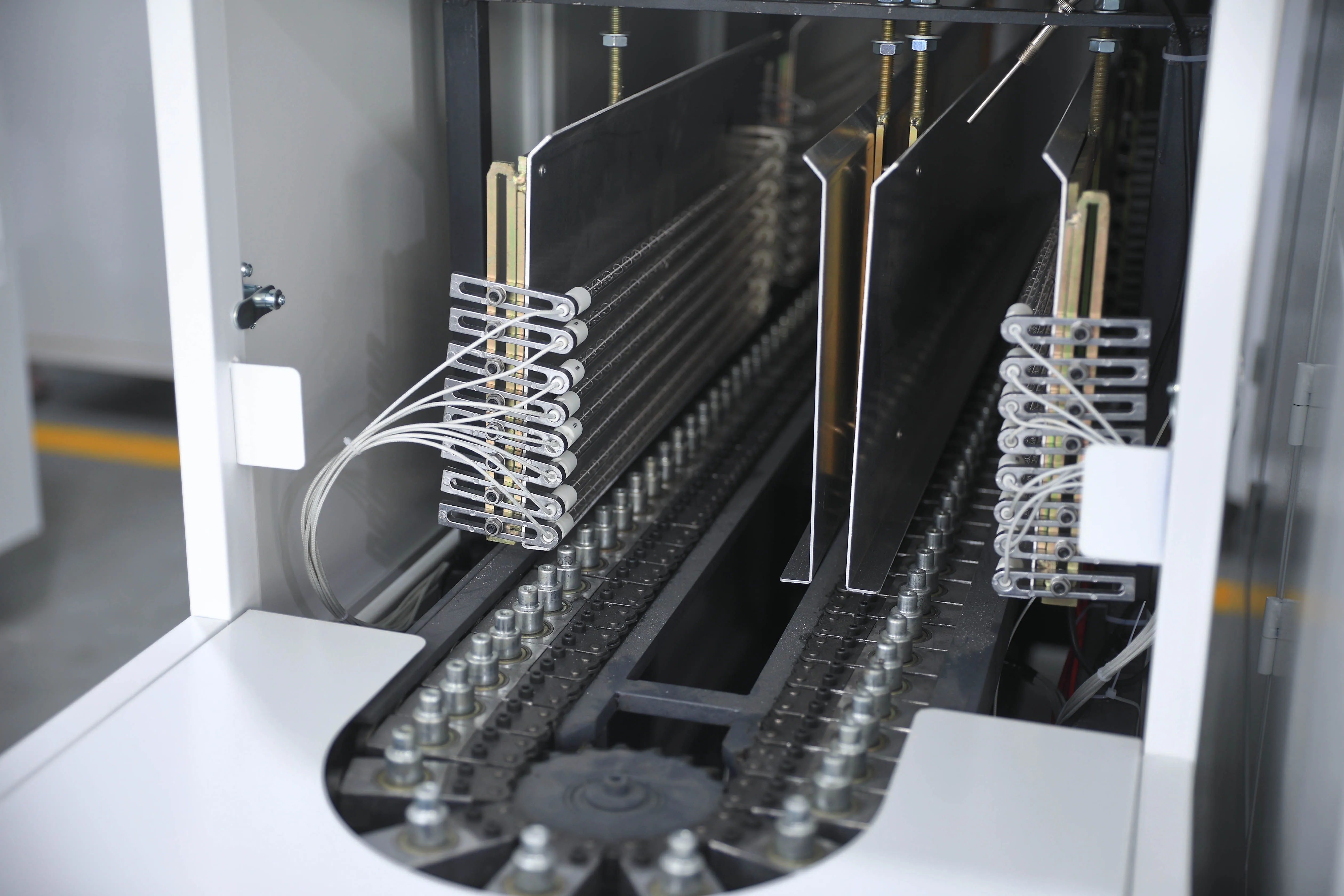 Preform Loading Process China Design Plastic Pet Inject Blow Chemical Machinery