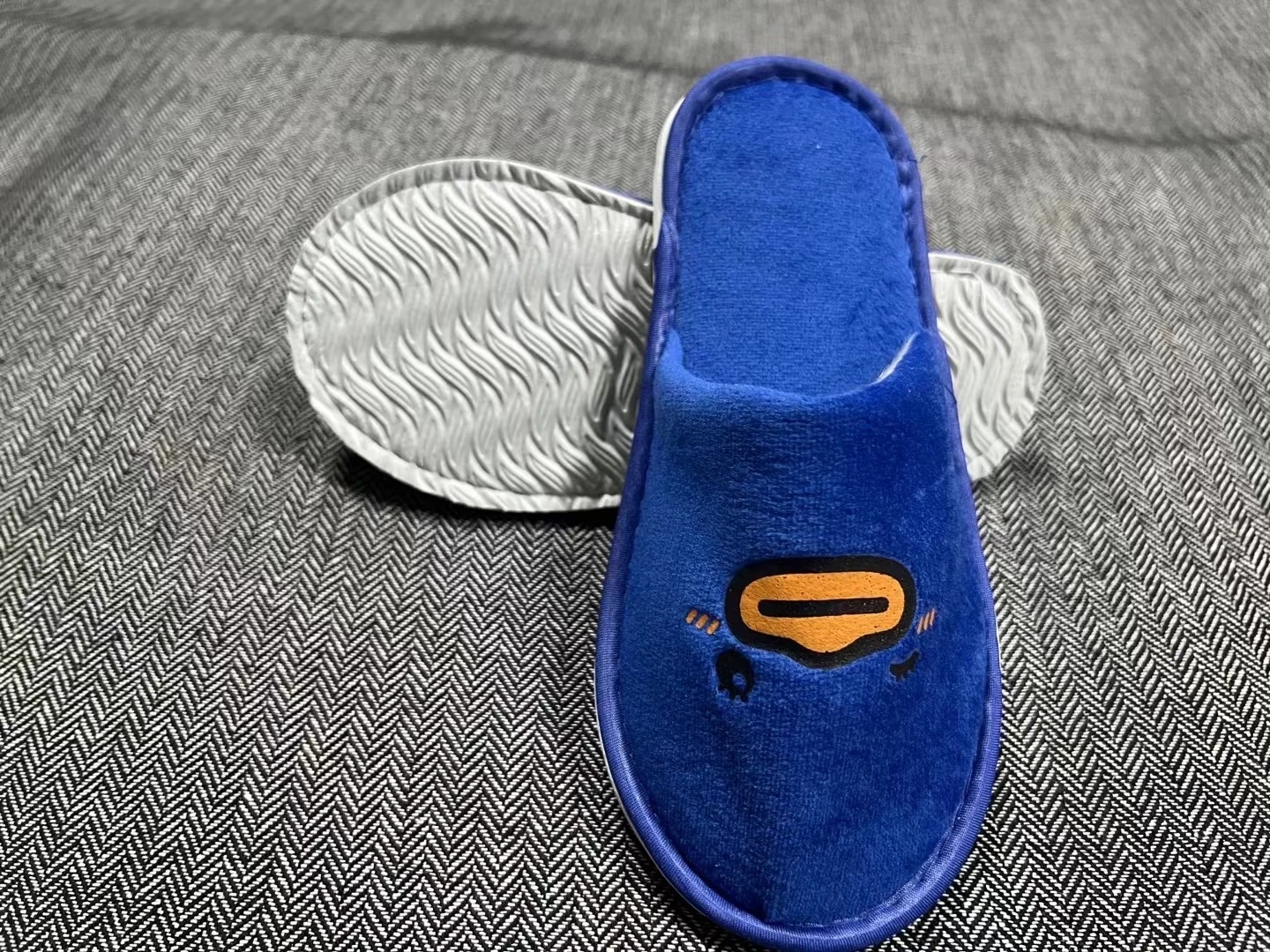 Индивидуальная ванная комната спа гостевой номер роскошный коралловый велюр черный белый отель тапочки с логотипом оптовая продажа Одноразовые гостиничные