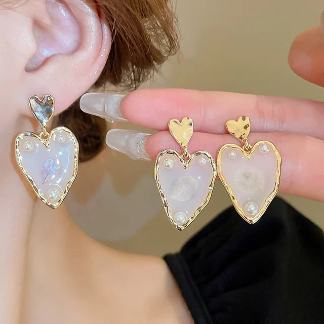 Genuine gold electroplated silver needle sweet pearl Korean girl heart Instagram niche fashion wholesale Stud Earrings for Women