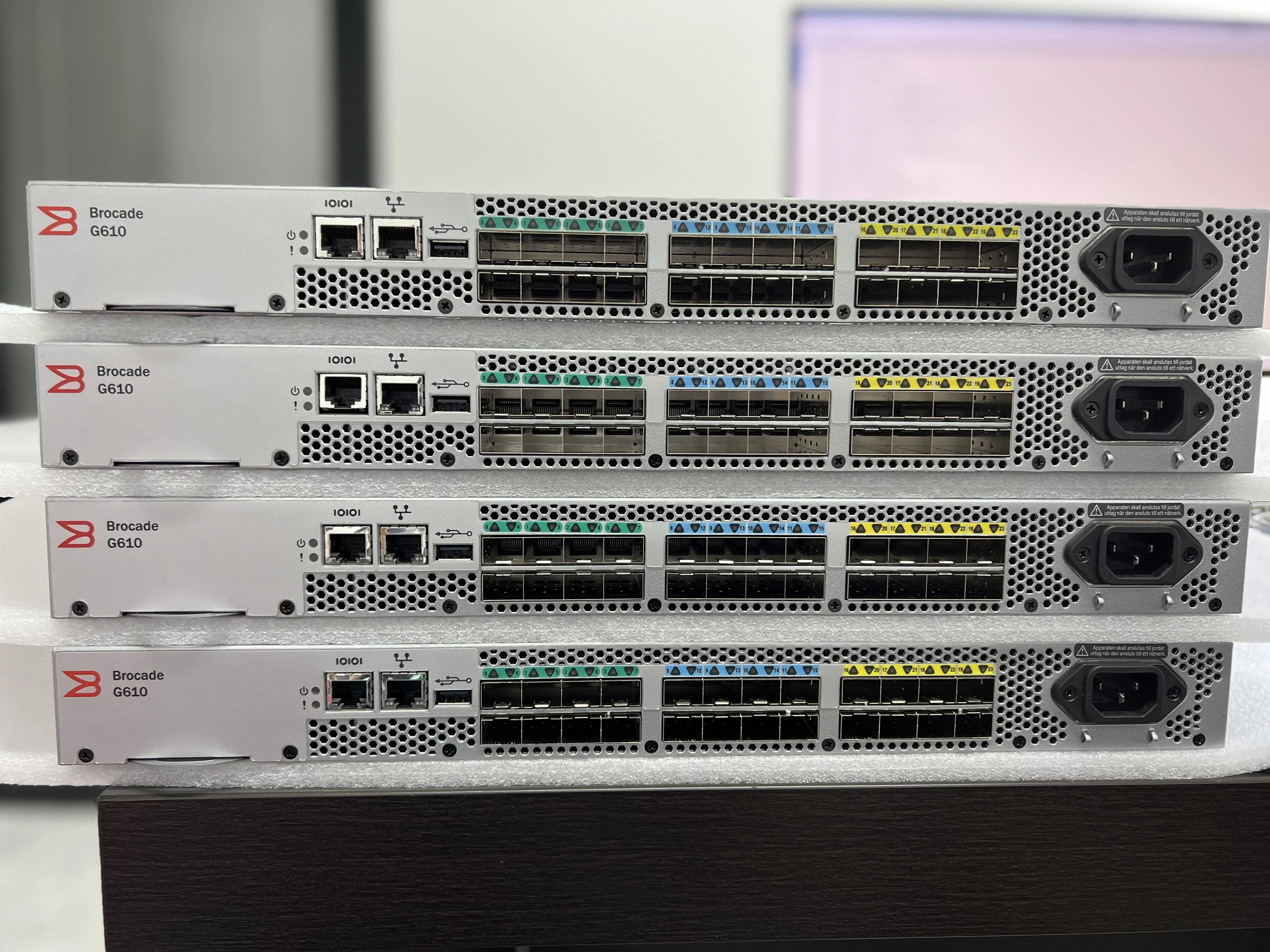 Brocade G610 24-Port 10G SFP+ Switch - 8 Active Gigabit Ports for