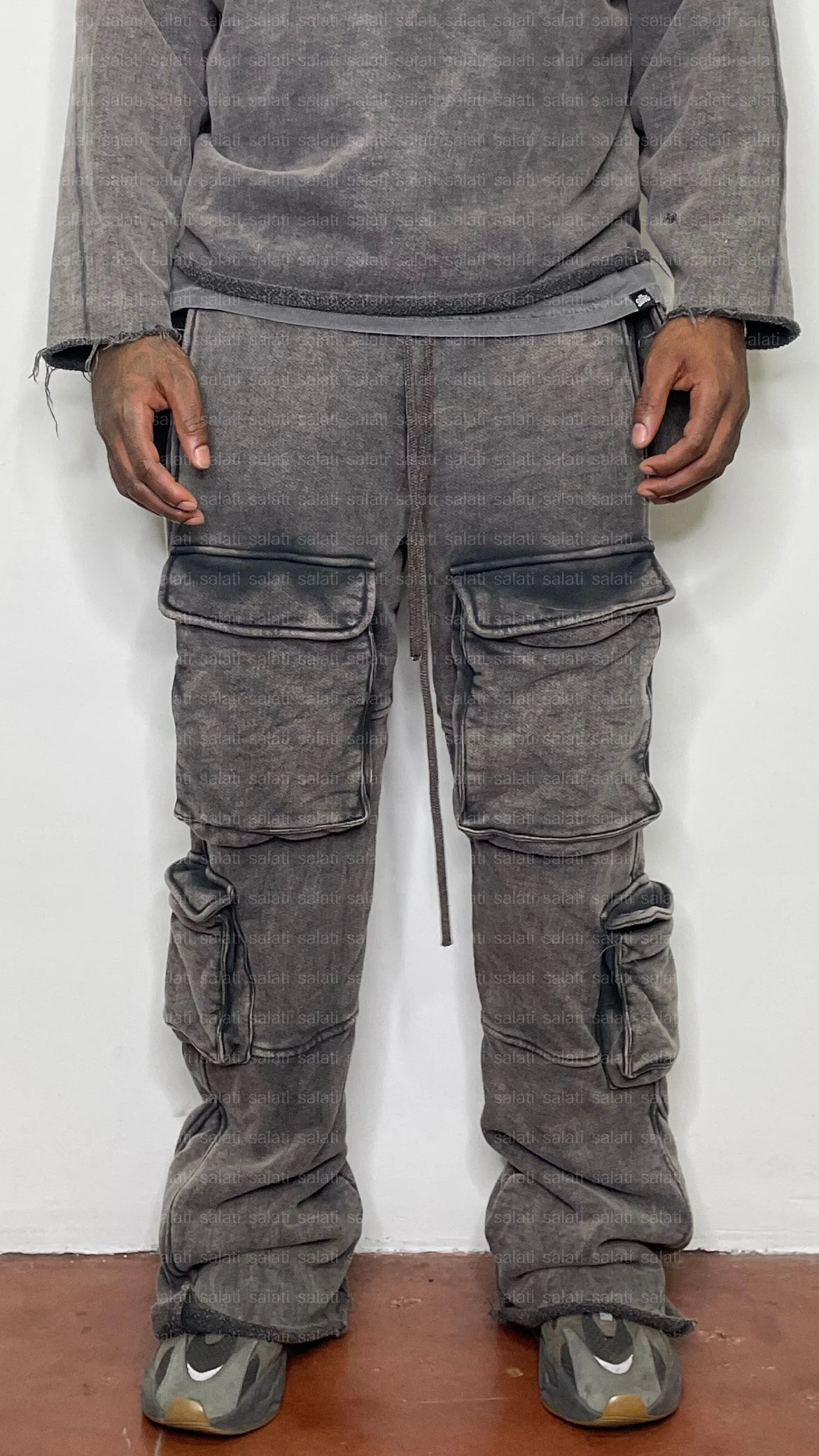 Custom Streetwear Cut and Sew Raw Hem Cotton French Terry Grey Blank Heavyweight Acid Wash Flare Sweatpants Stack Cargo Pant Men gallery 2