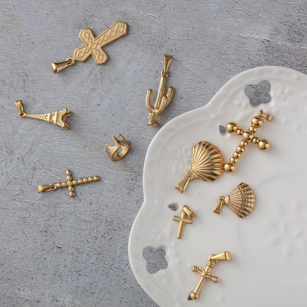 Pendentif Ancien Croix Religieuse Or 14K – Motif Navire, Ancre Et Cœur – Époque Art Déco – Femme
