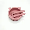 Borgogna, ciotola in silicone a forma di piccolo orsetto con cucchiaio interamente in silicone.