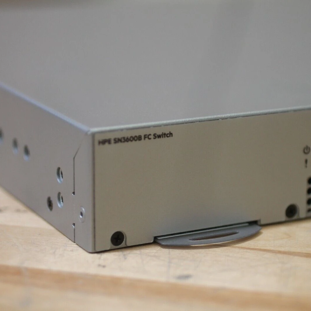 SN3600B 16Gb 24ポート FCスイッチ 8ポートアクティブ 16Gb SFP+ 付属モデル R4G55B HPE SN3600B 32Gb 24⁄8 8-port 16Gb Short Wave SFP+ Fibre Channel