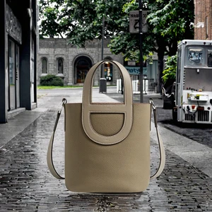 2026 Trending First Layer Cowhide Genuine Leather Crossbody Bag High-End Versatile Bucket Bag for Women Fashionable Open Ladies