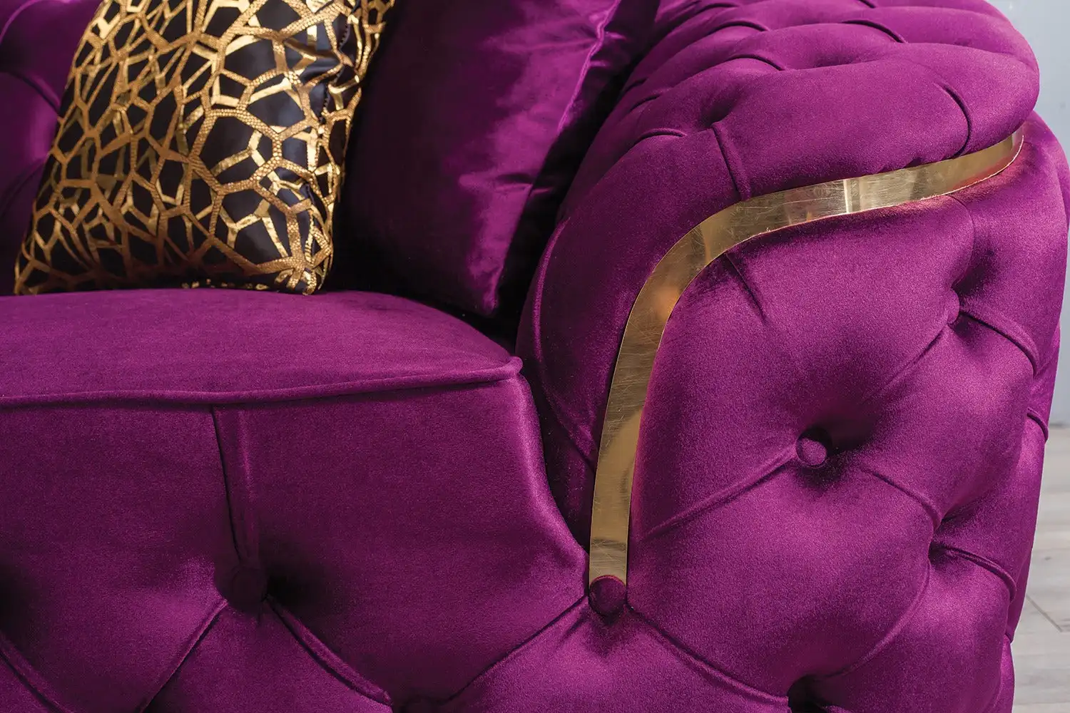 Winforce Factory Outlet Modern Chesterfield Sofa Italian Purple Velvet Elegant Sofa Couch Luxury Sofa Set Furniture Living Room