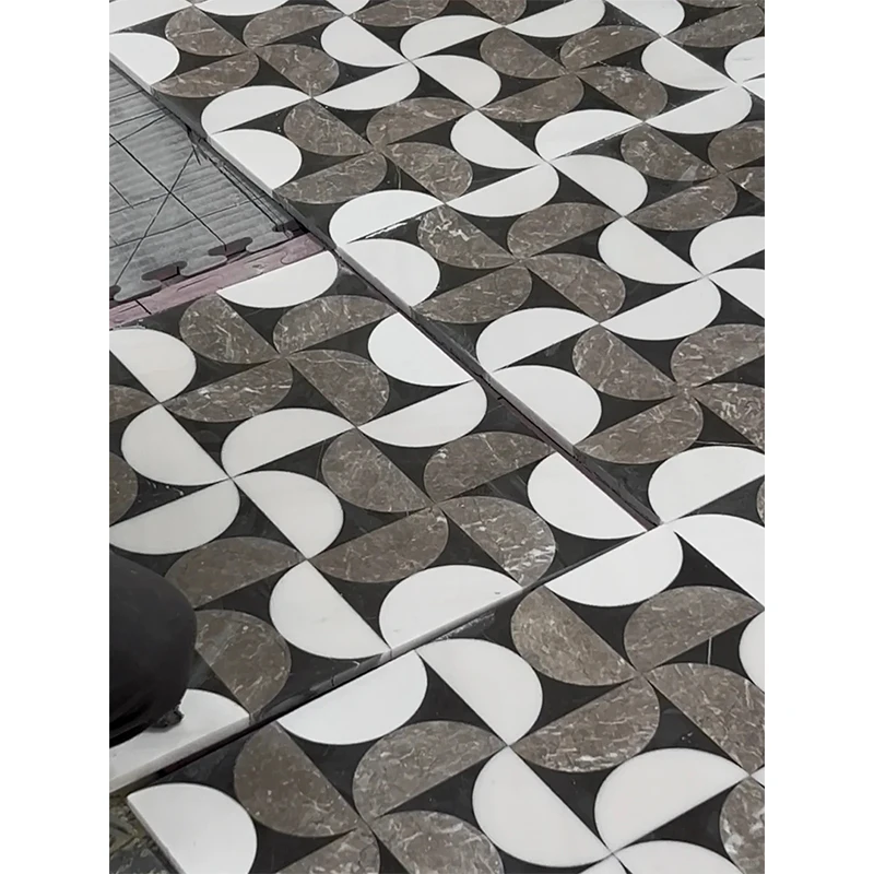 โรงงานผลิตตามสั่ง กระเบื้องโมเสกหินอ่อนแบบเจ็ทฉีดน้ำที่ทันสมัยสำหรับวิลล่าและโรงแรม ใช้ภายในอาคาร หินอ่อนธรรมชาติสีดำ-ขาว ตัดตามขนาดที่ต้องการ