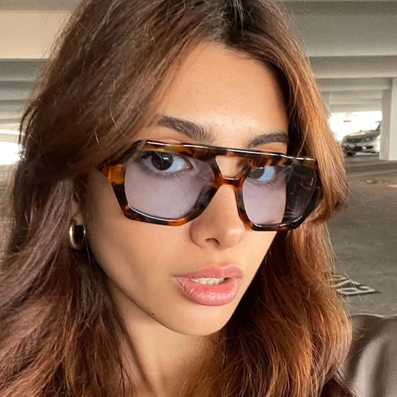 Shop Our 2024 Vintage Irregular Square Gradient Sunglasses display picture 1