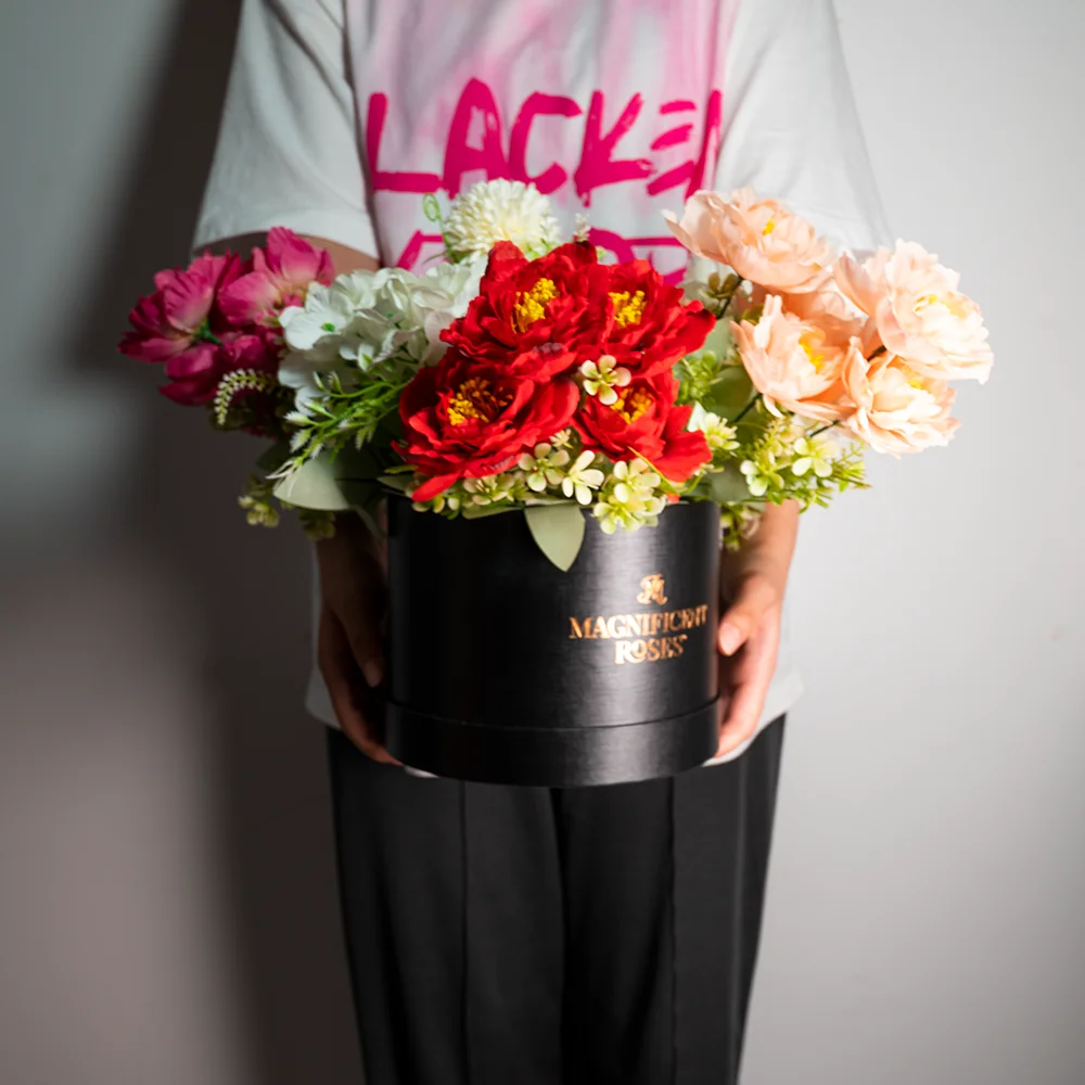 High-End European Style Round Loral Arrangement Flower Bucket in Leather Embossed Hat Candy Bags Luxury Roses Holder Gift Box