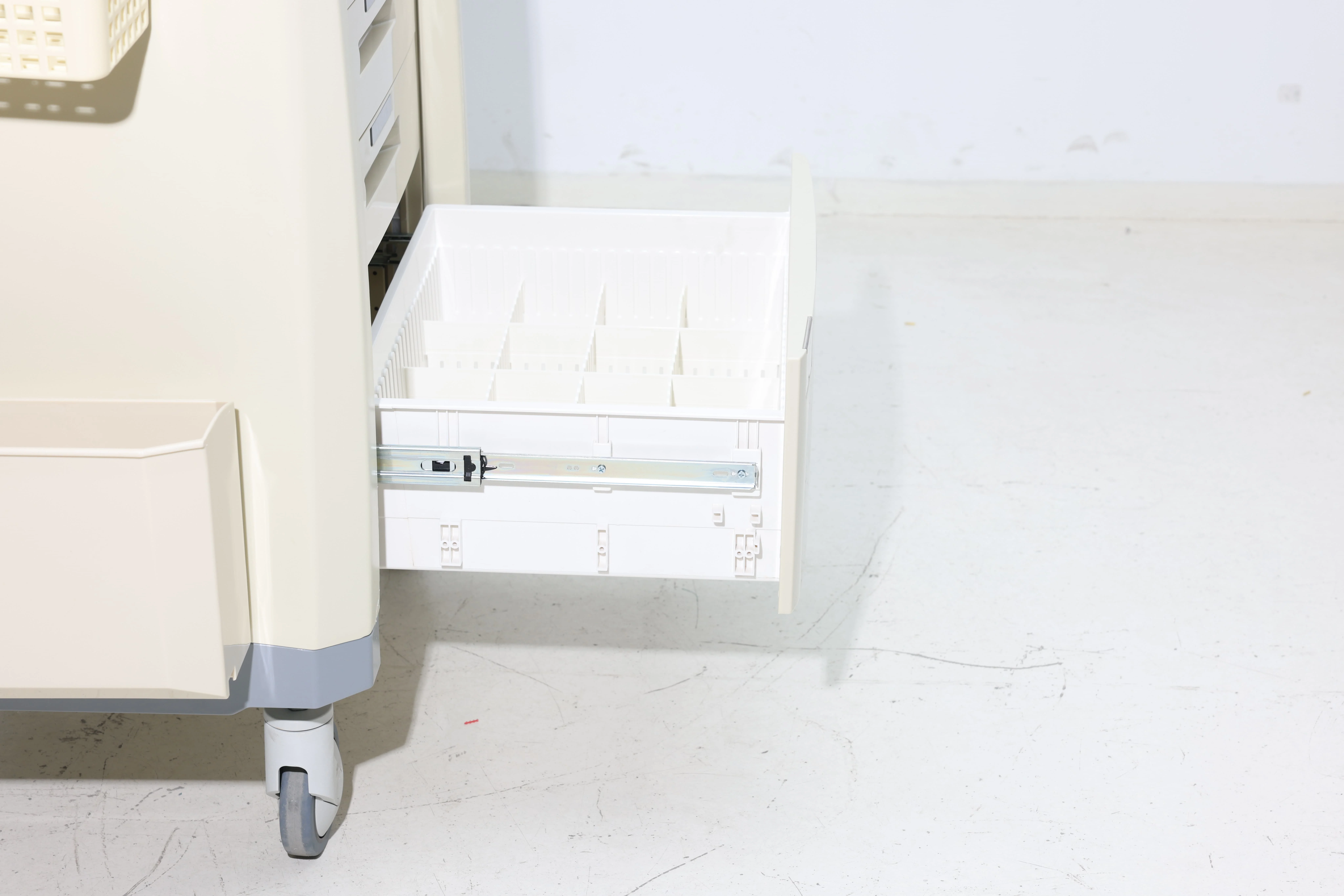Modern ABS Dual Row IV Hook Medical Cart 5-Layer Medicine Cabinet Wall-Mount Bracket Compatibility Individual Hospital Hotel 4