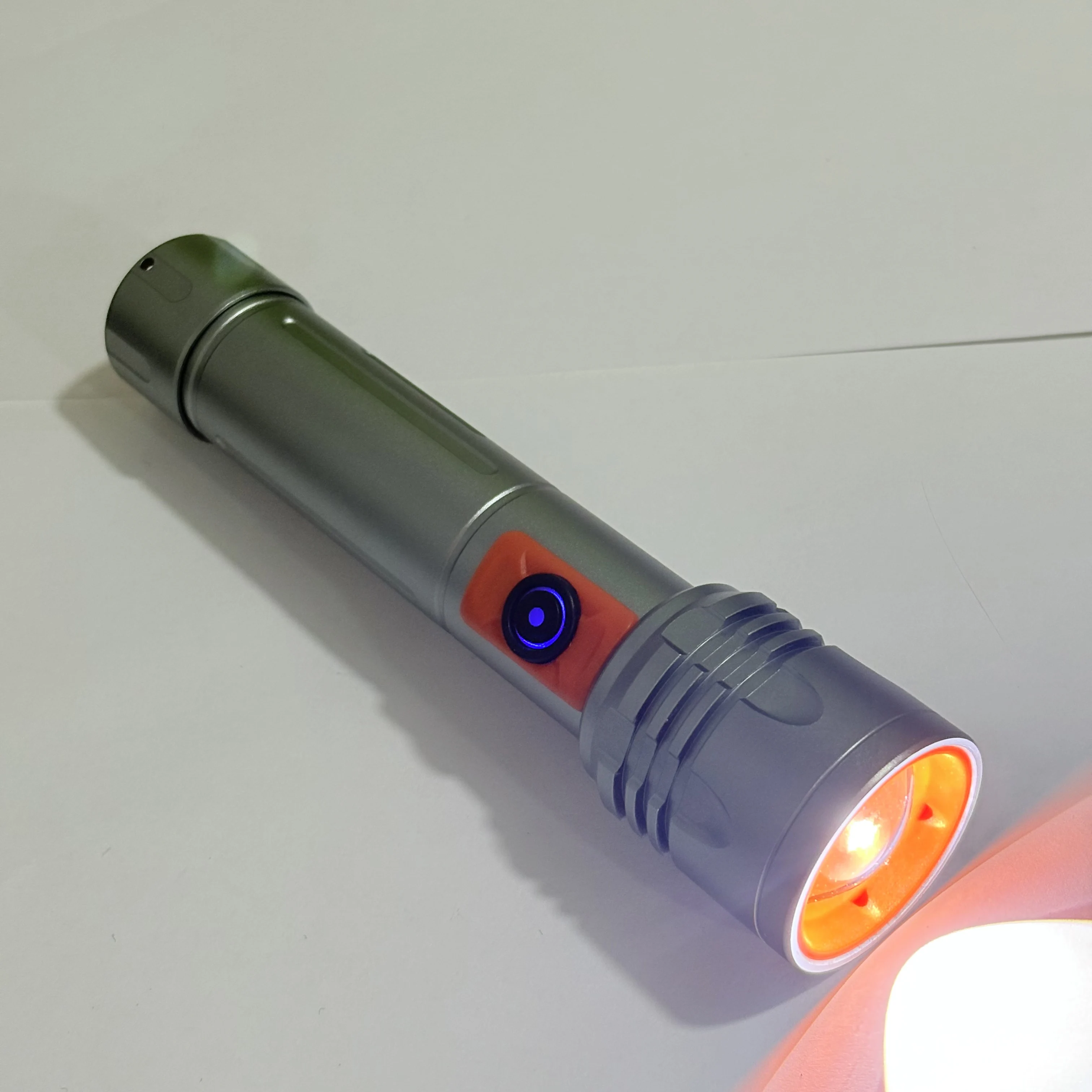 Outdoor Camping Multifunctional LED Light Zoom Flashlight IP55 Charging LED Atmosphere Camping Light