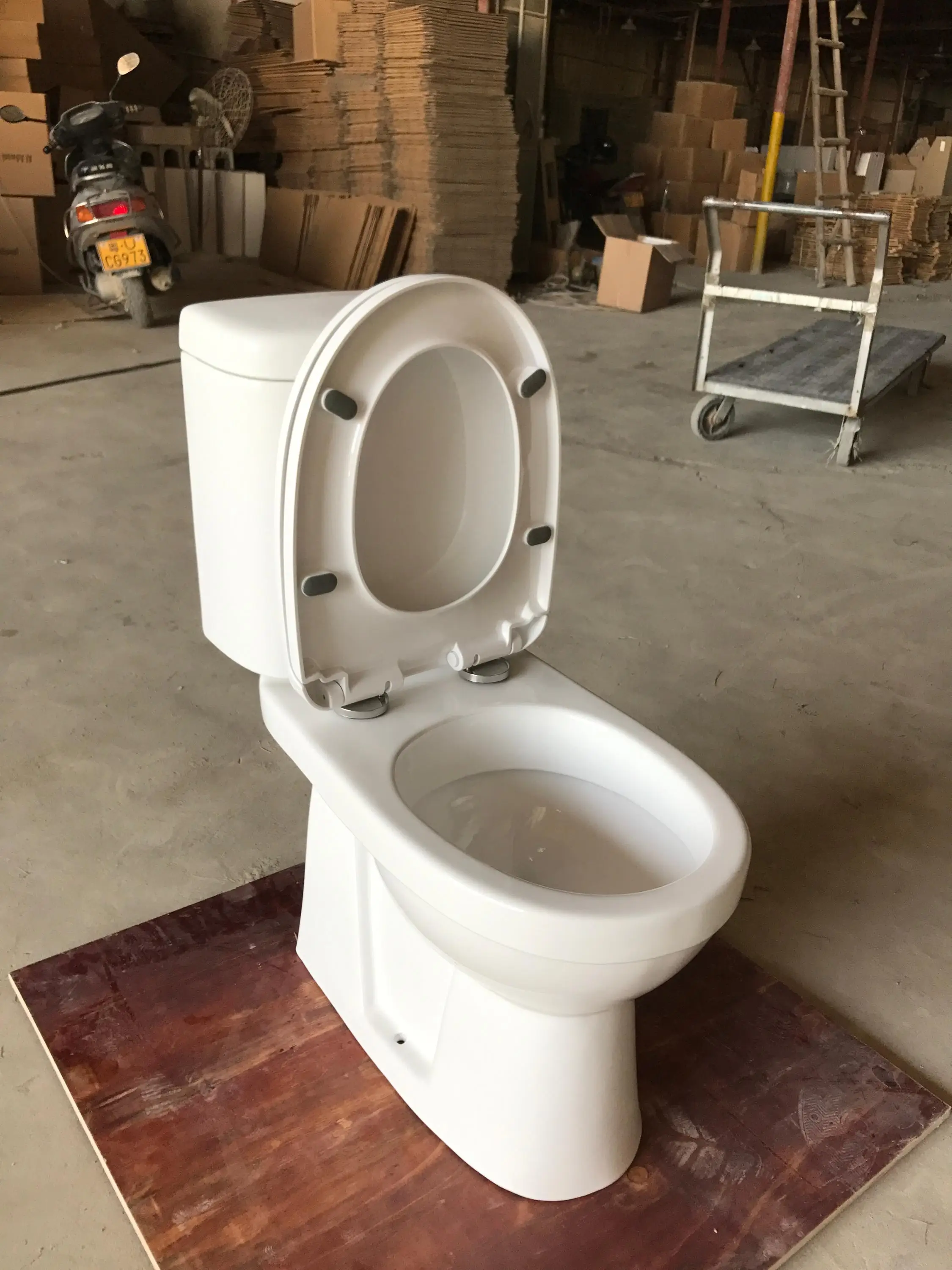 Bahrain Design Wc Modern Ceramic  Two Piece Toilet Bathroom Wc Toilet