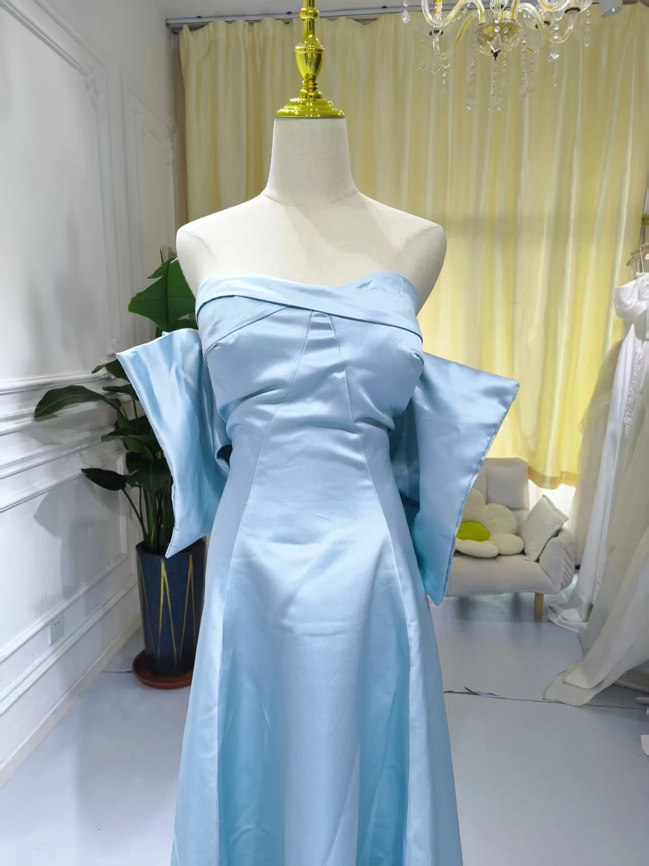 S0567n New Sky Blue Fantasy Satin Princess Tube Top Light Luxury Wedding Dress S0567n New Sky Blue Fantasy Satin Princess Tube Top Light Luxury Wedding Dress