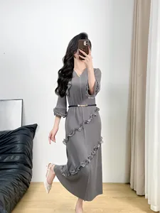 Women's Loose Large-sized Pleated Dress with V-neck and Elastic Fish-scale Pleats Featuring Flowers